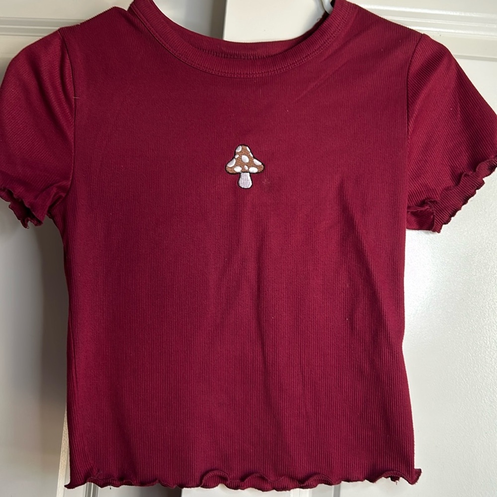 Red Mushroom cropped tee